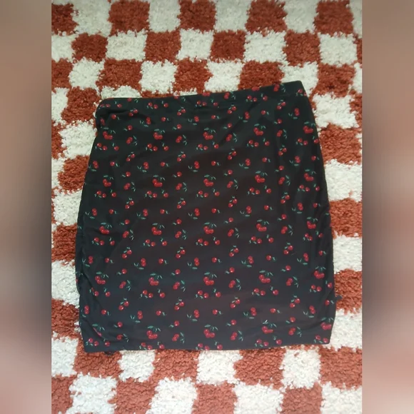 Y2k Cherry Print Ruched Mini Skirt - Picture 3 of 6